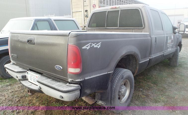 image for item J8419 2002 Ford F350 Super Duty Crew Cab pickup truck