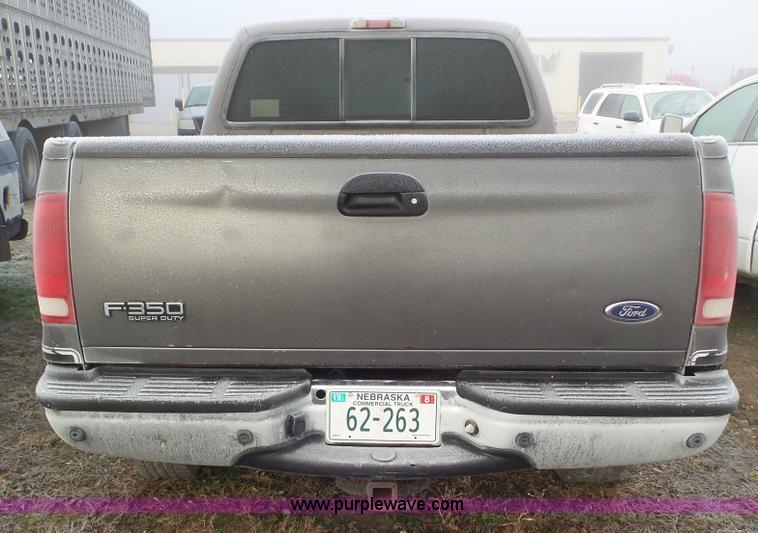 image for item J8419 2002 Ford F350 Super Duty Crew Cab pickup truck