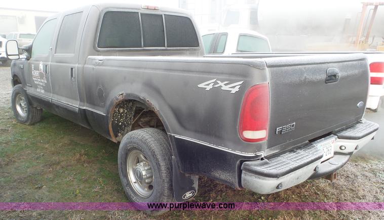 image for item J8419 2002 Ford F350 Super Duty Crew Cab pickup truck