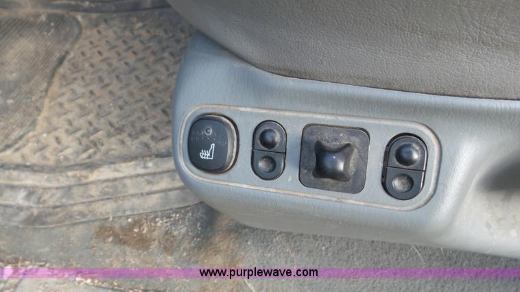 image for item J8419 2002 Ford F350 Super Duty Crew Cab pickup truck