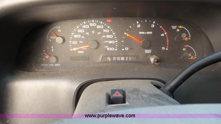 image for item J8419 2002 Ford F350 Super Duty Crew Cab pickup truck