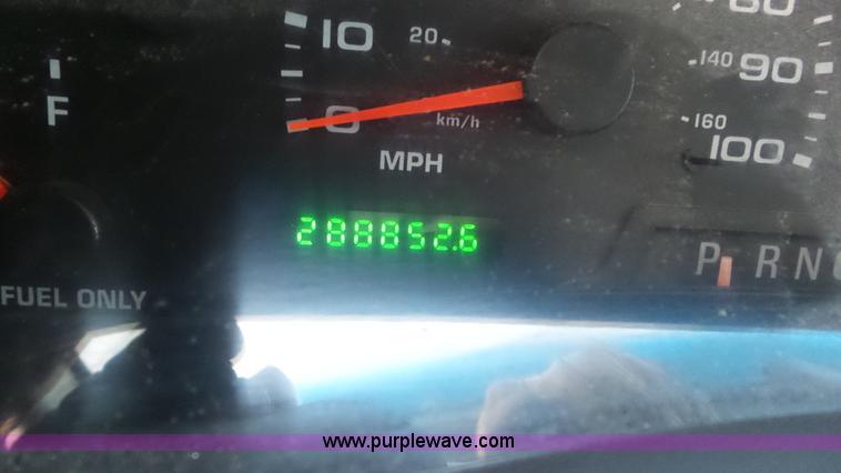 image for item J8419 2002 Ford F350 Super Duty Crew Cab pickup truck