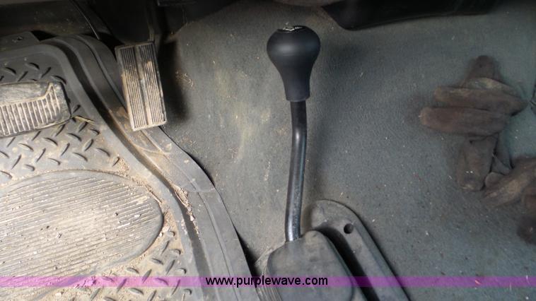 image for item J8419 2002 Ford F350 Super Duty Crew Cab pickup truck