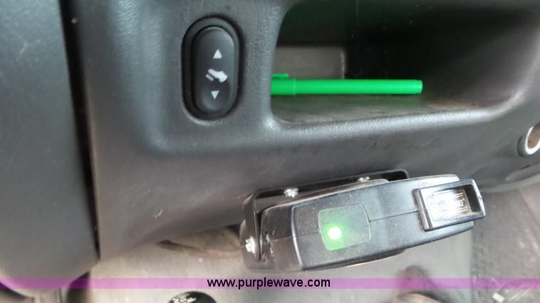 image for item J8419 2002 Ford F350 Super Duty Crew Cab pickup truck