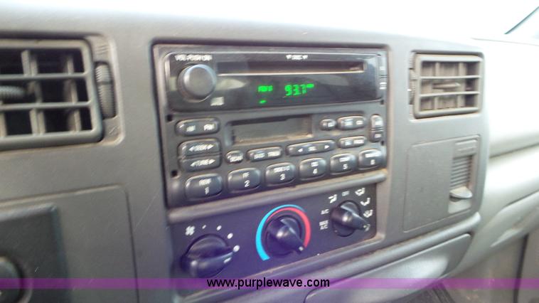 image for item J8419 2002 Ford F350 Super Duty Crew Cab pickup truck