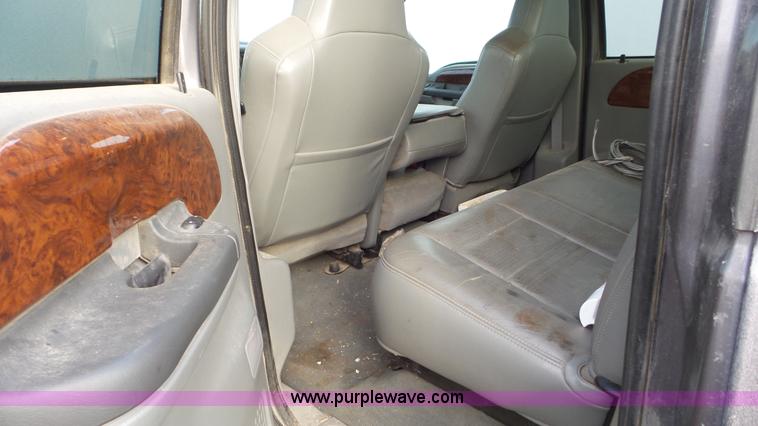 image for item J8419 2002 Ford F350 Super Duty Crew Cab pickup truck