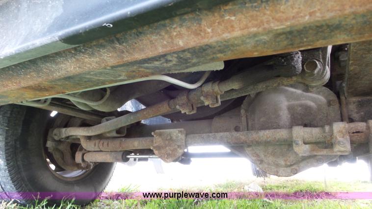 image for item J8419 2002 Ford F350 Super Duty Crew Cab pickup truck