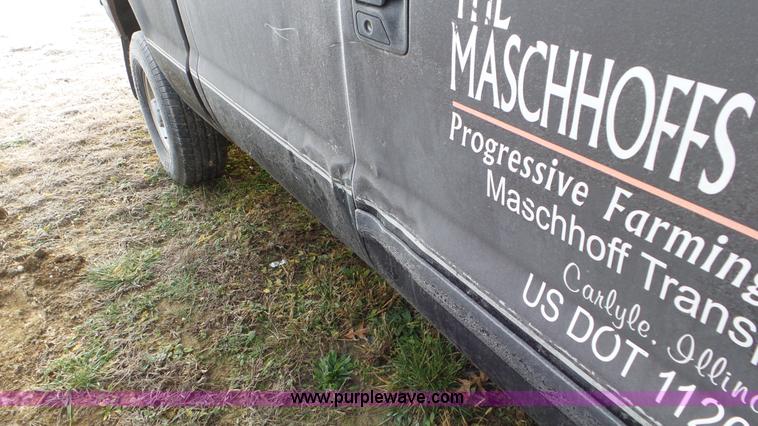 image for item J8419 2002 Ford F350 Super Duty Crew Cab pickup truck