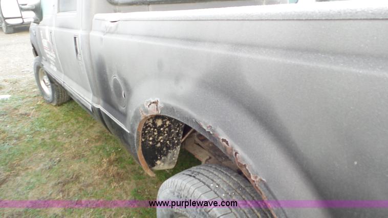 image for item J8419 2002 Ford F350 Super Duty Crew Cab pickup truck