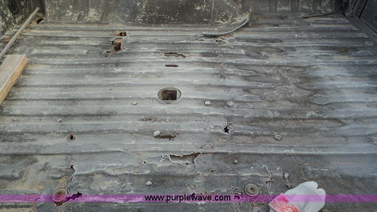 image for item J8419 2002 Ford F350 Super Duty Crew Cab pickup truck