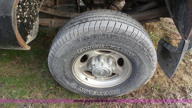 image for item J8419 2002 Ford F350 Super Duty Crew Cab pickup truck