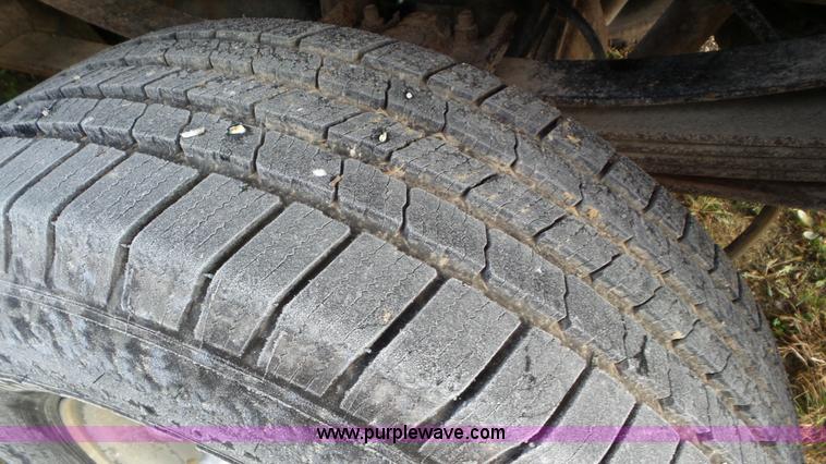 image for item J8419 2002 Ford F350 Super Duty Crew Cab pickup truck