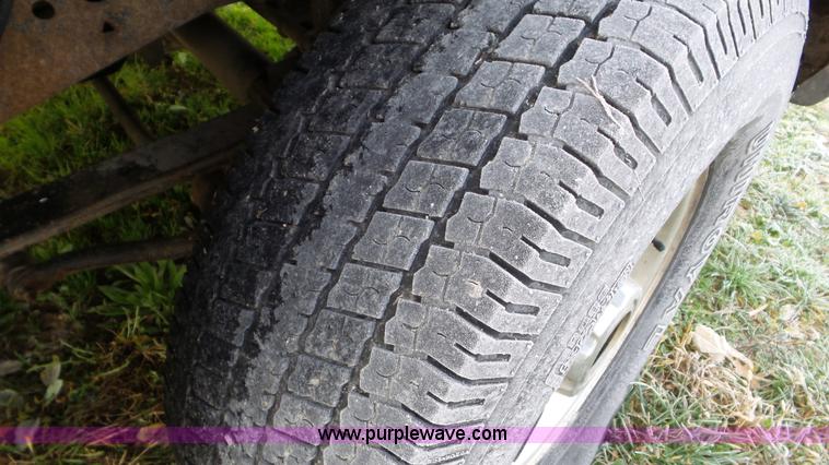 image for item J8419 2002 Ford F350 Super Duty Crew Cab pickup truck