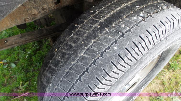 image for item J8419 2002 Ford F350 Super Duty Crew Cab pickup truck