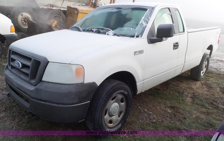 image for item J8420 2006 Ford F150 pickup truck