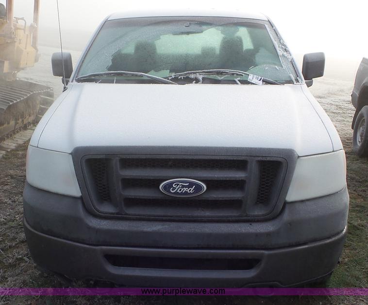 image for item J8420 2006 Ford F150 pickup truck