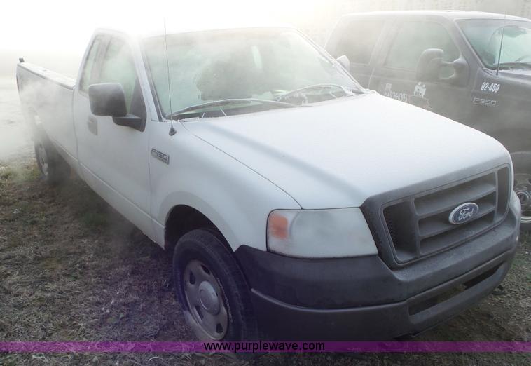 image for item J8420 2006 Ford F150 pickup truck