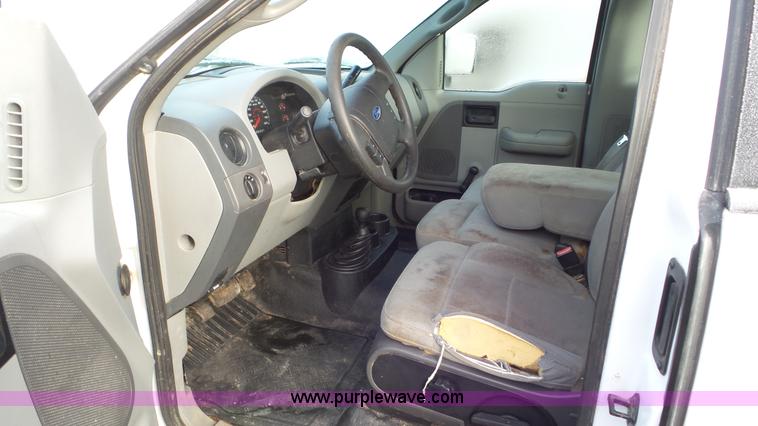 image for item J8420 2006 Ford F150 pickup truck