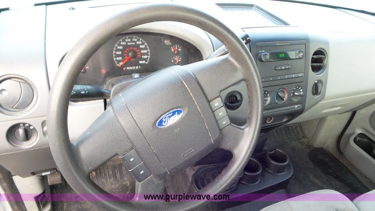 image for item J8420 2006 Ford F150 pickup truck