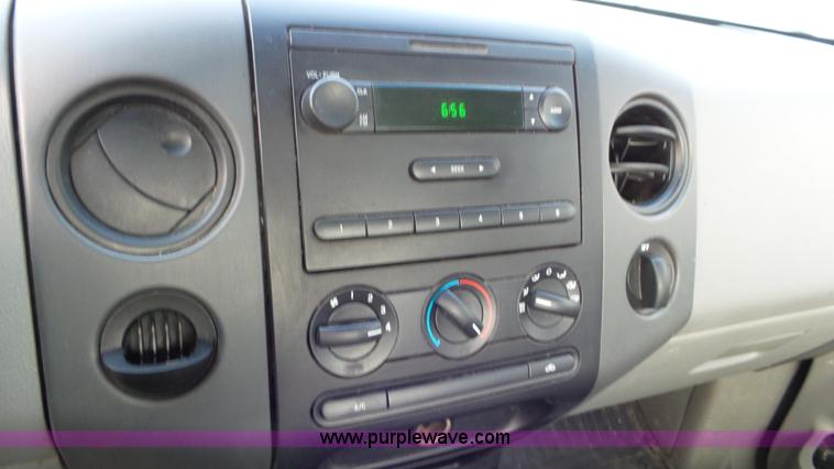 image for item J8420 2006 Ford F150 pickup truck