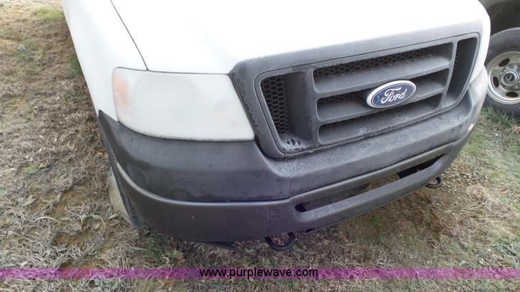 image for item J8420 2006 Ford F150 pickup truck