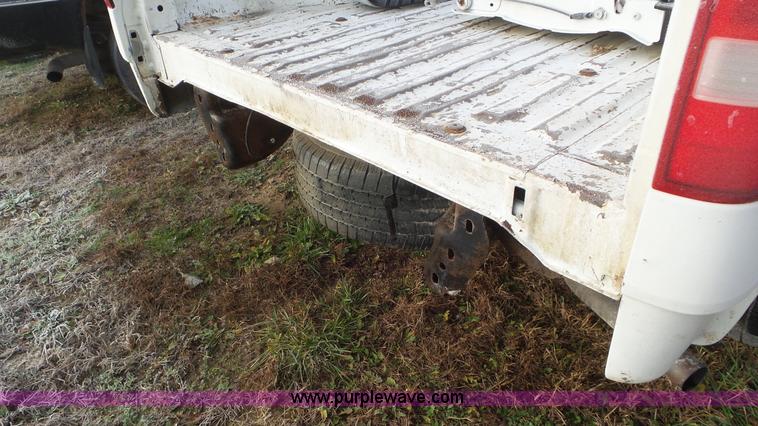 image for item J8420 2006 Ford F150 pickup truck