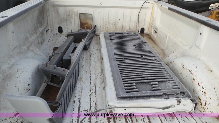 image for item J8420 2006 Ford F150 pickup truck