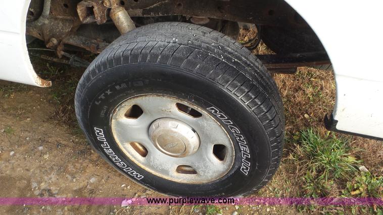 image for item J8420 2006 Ford F150 pickup truck