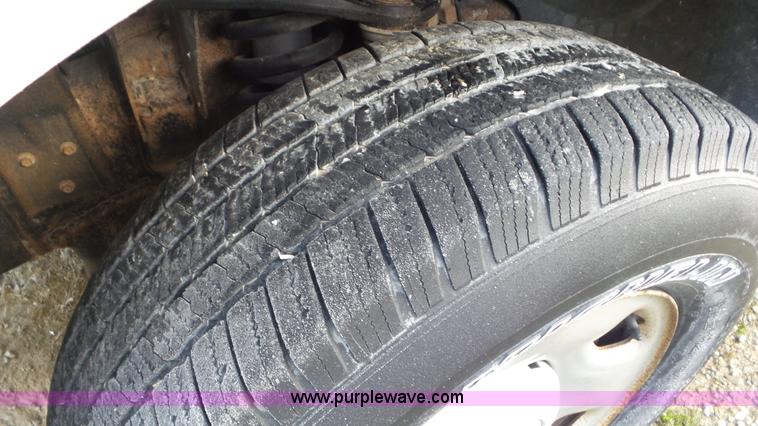 image for item J8420 2006 Ford F150 pickup truck