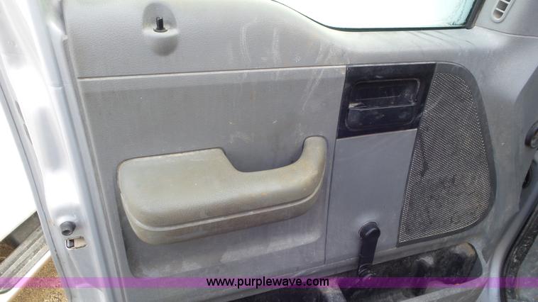 image for item J8426 2007 Ford F150 pickup truck