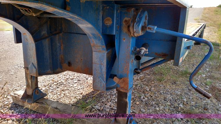 image for item K1219 1981 Great Dane drop deck trailer