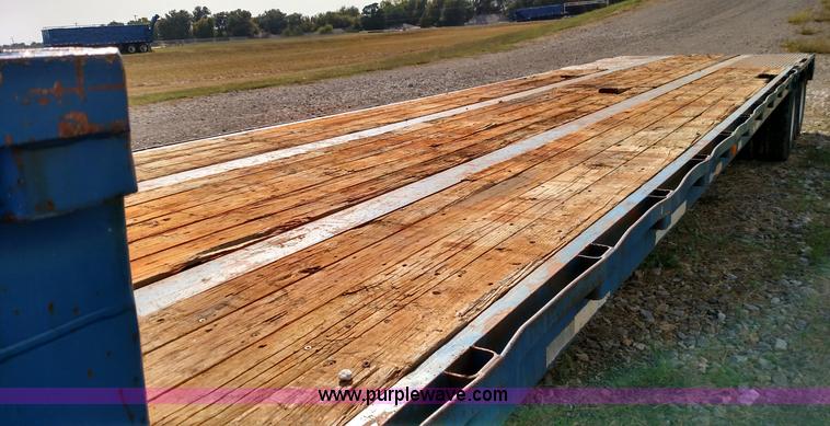 image for item K1219 1981 Great Dane drop deck trailer