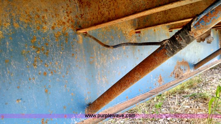 image for item K1219 1981 Great Dane drop deck trailer