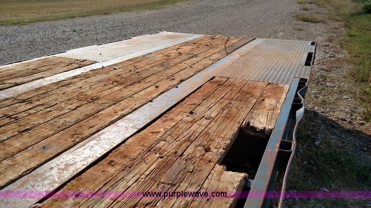 image for item K1219 1981 Great Dane drop deck trailer