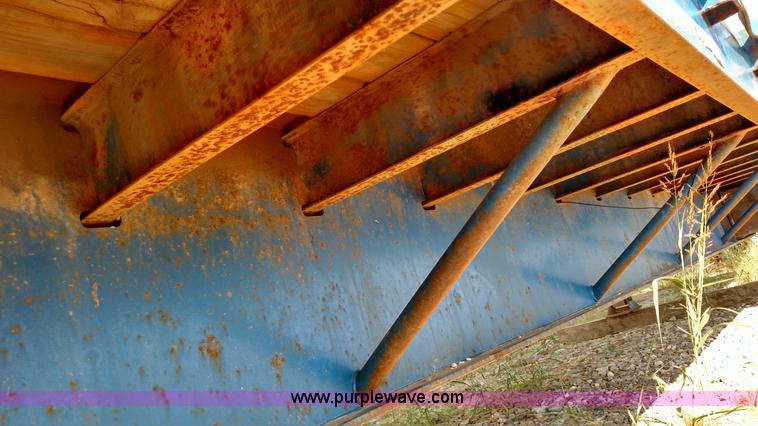 image for item K1219 1981 Great Dane drop deck trailer