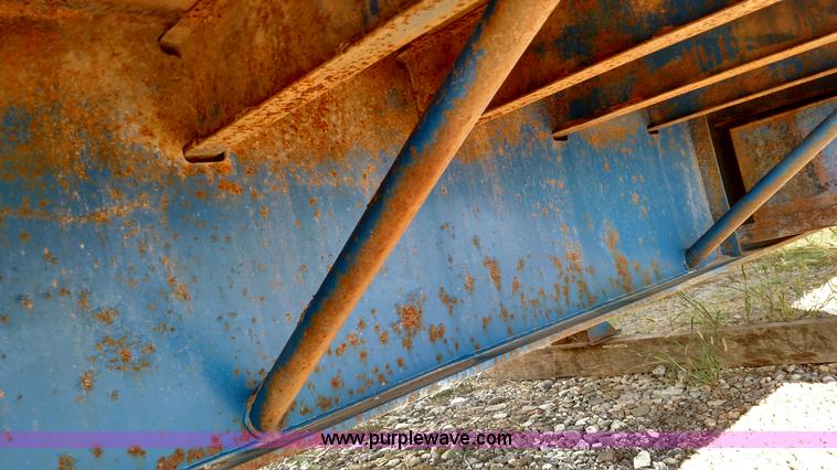 image for item K1219 1981 Great Dane drop deck trailer