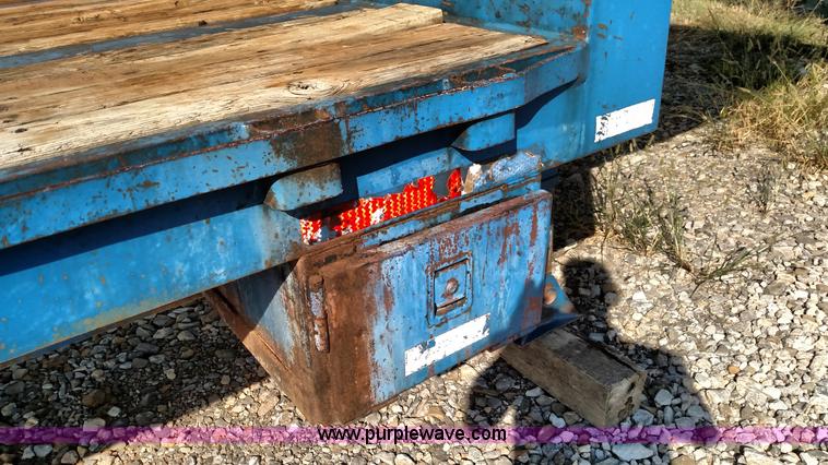 image for item K1219 1981 Great Dane drop deck trailer