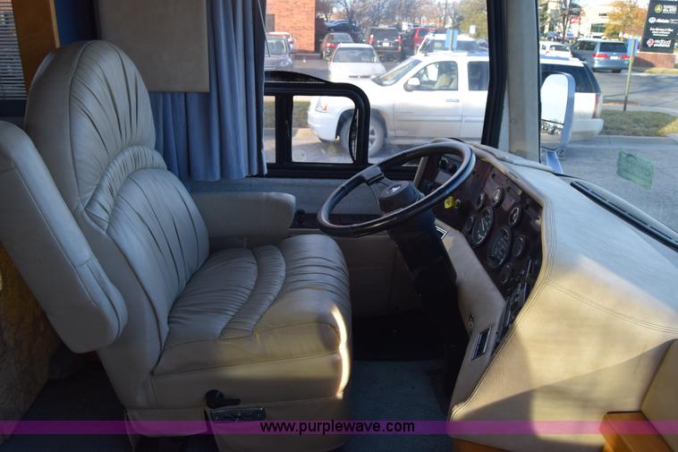 image for item K4987 1999 Magnum Contessa Beaver RV