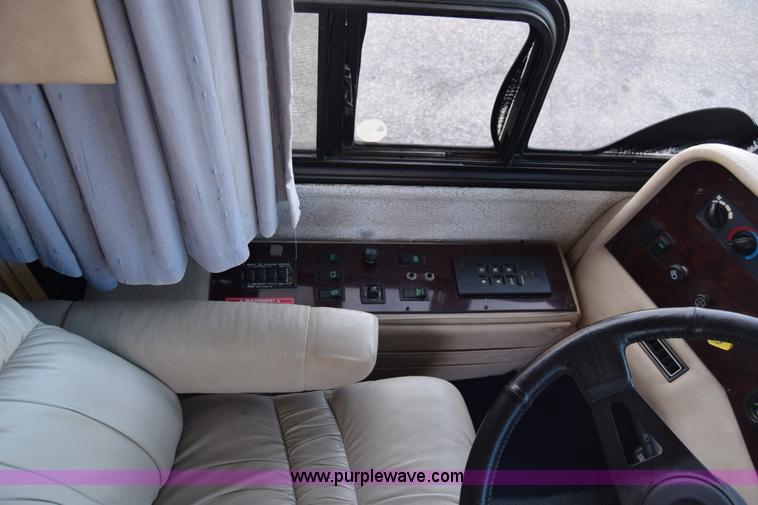 image for item K4987 1999 Magnum Contessa Beaver RV