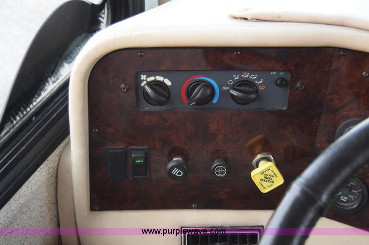 image for item K4987 1999 Magnum Contessa Beaver RV