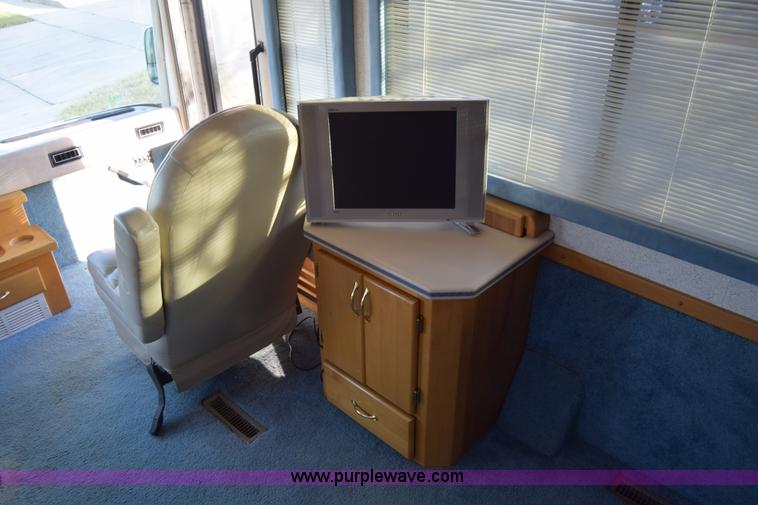 image for item K4987 1999 Magnum Contessa Beaver RV