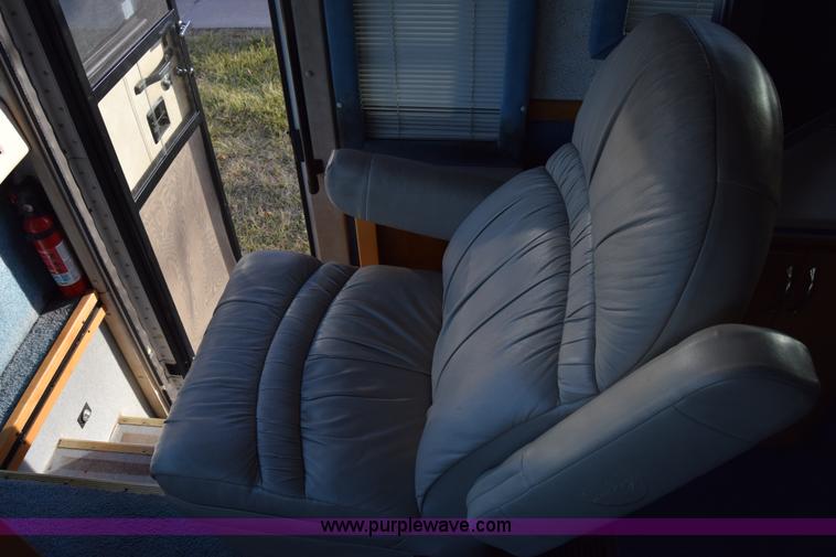 image for item K4987 1999 Magnum Contessa Beaver RV