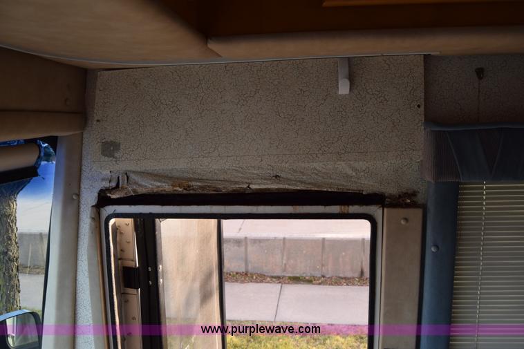 image for item K4987 1999 Magnum Contessa Beaver RV