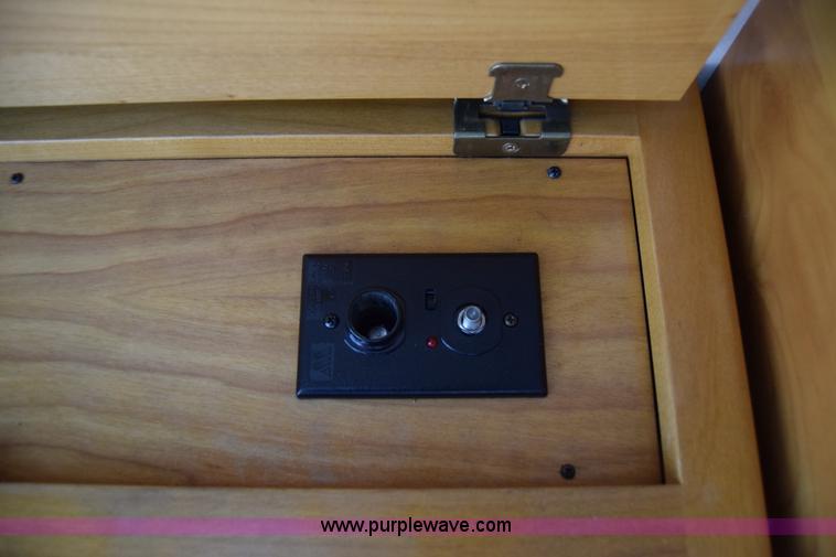 image for item K4987 1999 Magnum Contessa Beaver RV