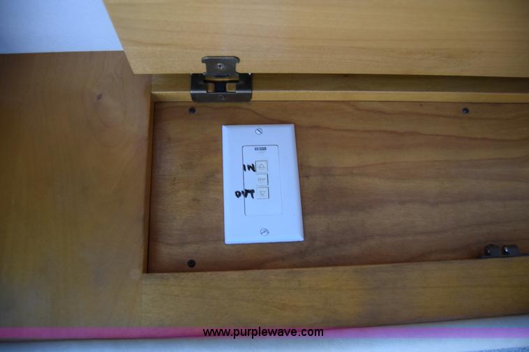 image for item K4987 1999 Magnum Contessa Beaver RV