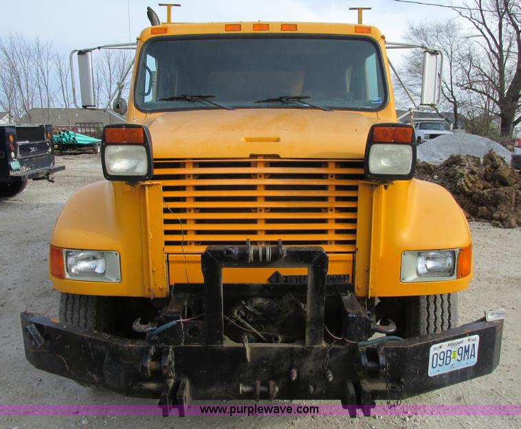 image for item K5233 1993 International 4900 dump truck