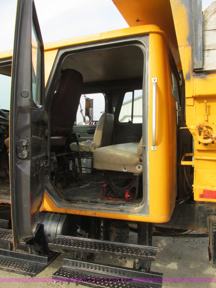 image for item K5233 1993 International 4900 dump truck