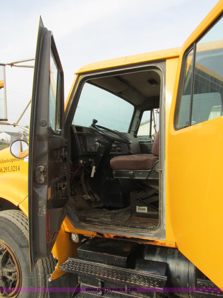 image for item K5233 1993 International 4900 dump truck