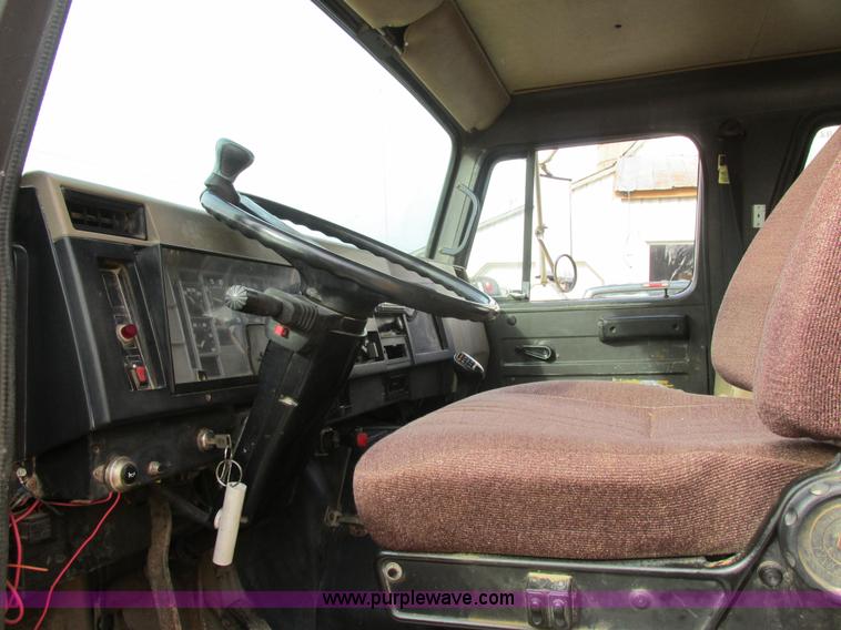 image for item K5233 1993 International 4900 dump truck