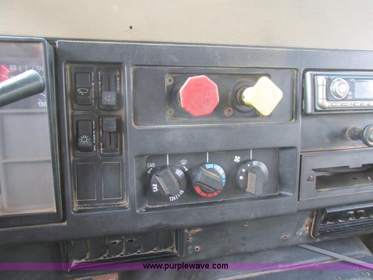 image for item K5233 1993 International 4900 dump truck